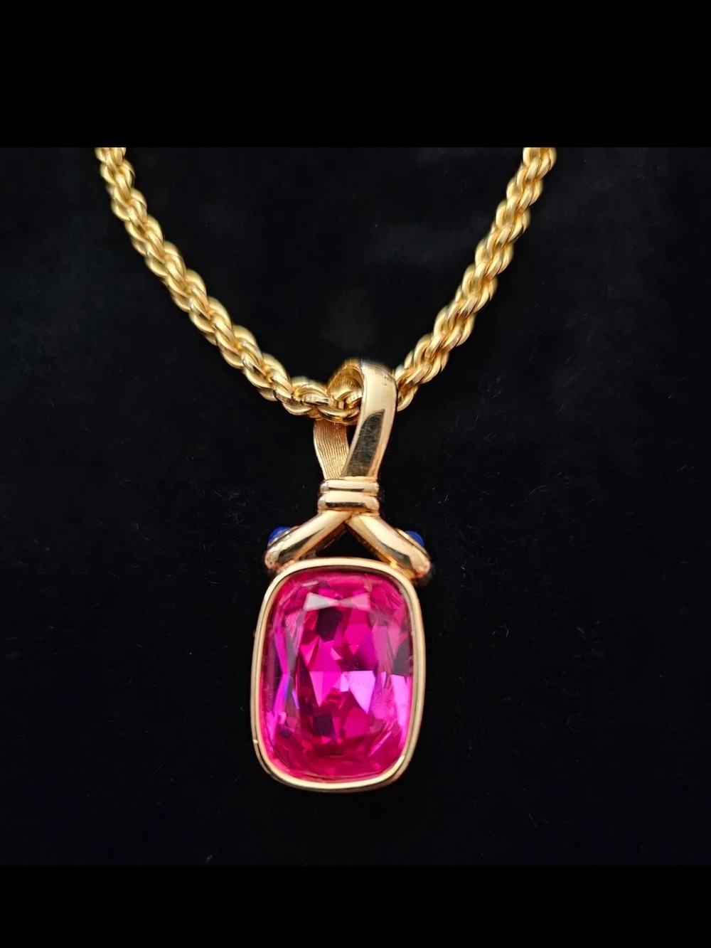 Vintage SWAROVSKI Swan Logo Fuchsia Pink Crystal Pendant Rope Chain Necklace